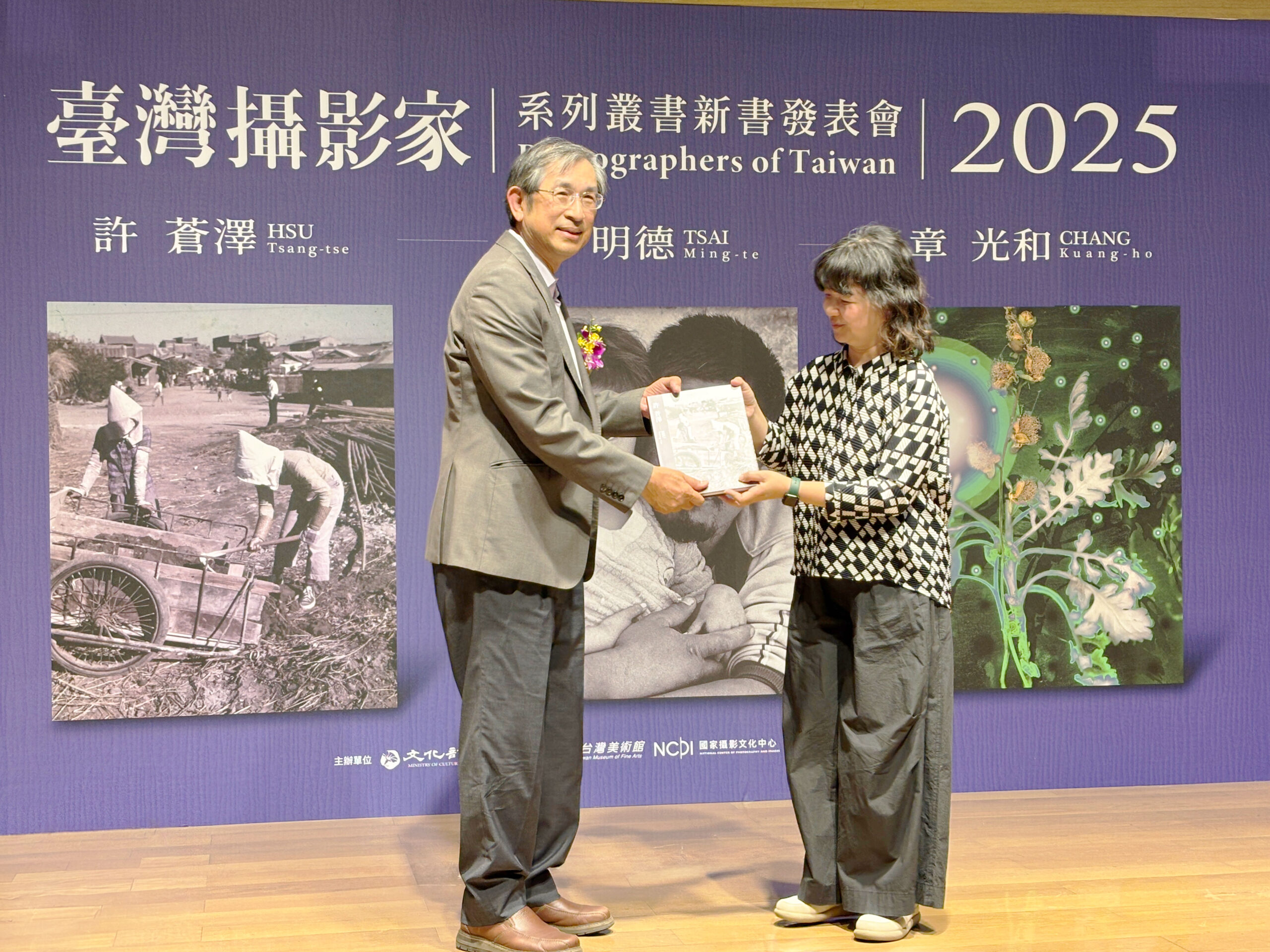 Read more about the article 以光影標記島嶼座標｜4/18（五）《臺灣攝影家》系列叢書新書發表會側記