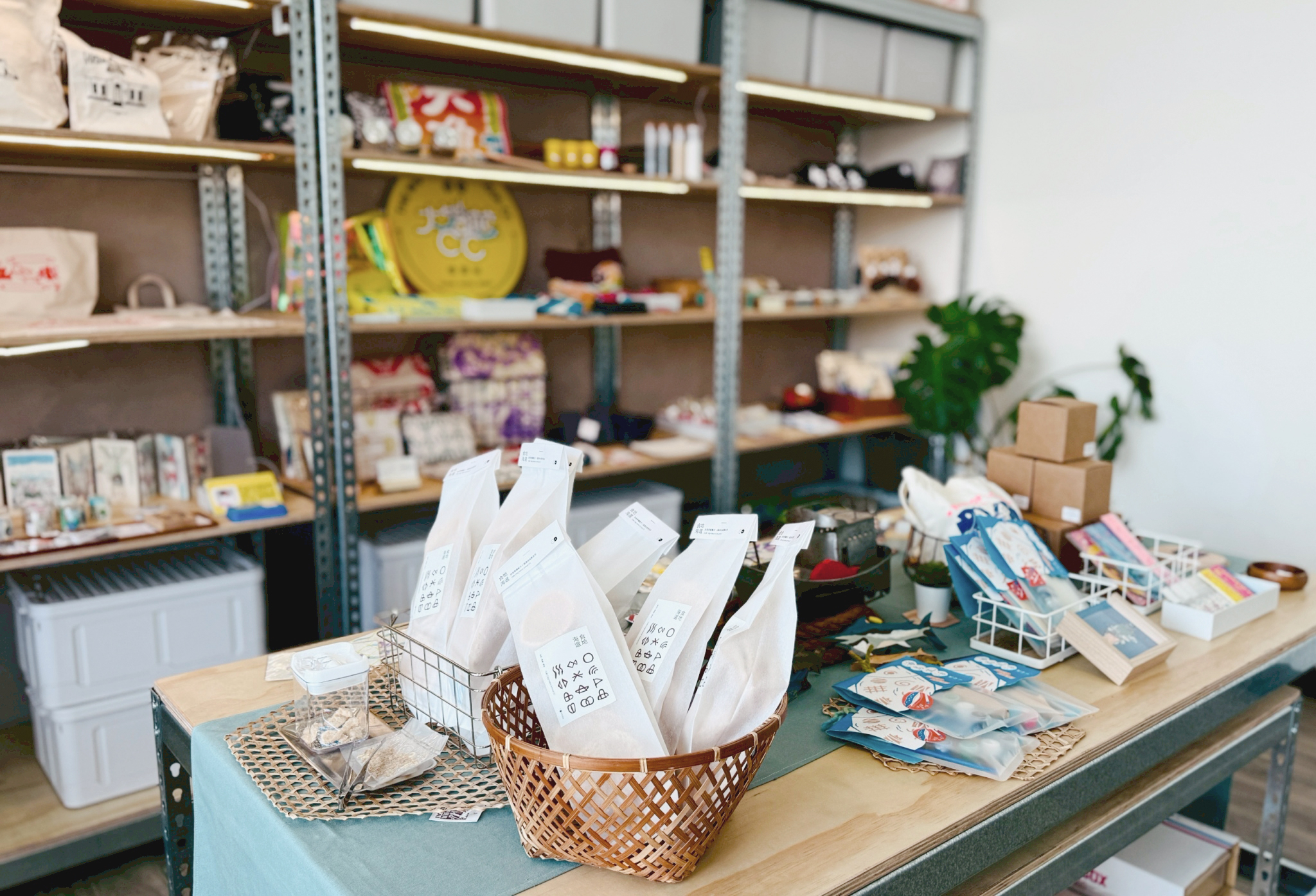 Read more about the article 滿載港嶼風土的水路門戶｜旗津輪渡站「大港校直販所」限定開張